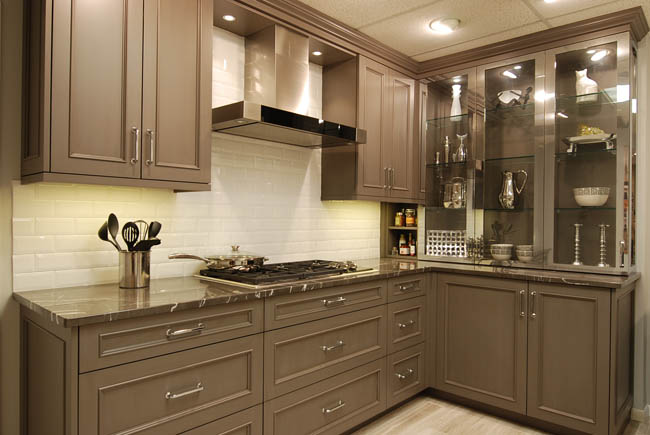 Elegant_Grey_Transitional_Kitchen