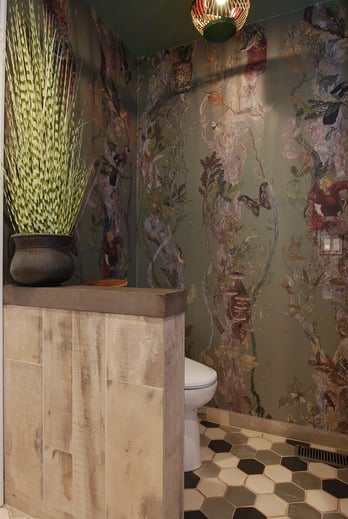 Wallpaper in the bathroom